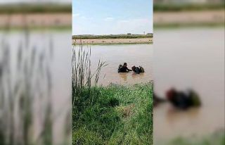 Dicle Nehrine bir kişinin girdiği ihbarı üzerine...