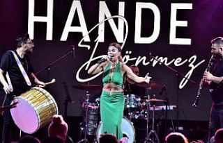 Dinleyicisiyle özlem giderdi