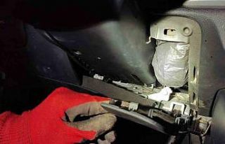 Direksiyon altına gizlenmiş 500 gram bonzai ele...