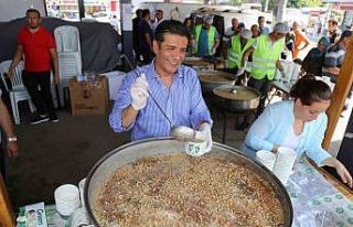 Döşmealtı Belediyesi’nden 6 bin kişilik aşure...