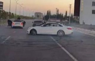 Düğün konvoyundaki trafik magandası kameraya yansıdı