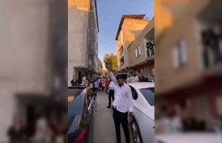 Düğün magandaları kamerada, sokak arasında arka...