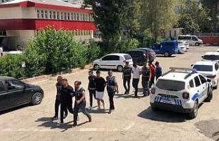 Dükkan kurşunlayan 2 maganda tutuklandı