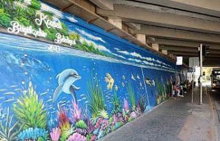 Duvarlar ressamlar tarafından renkleniyor