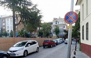 Duyarsız sürücüler ‘Park Edilmez’ levhasını...