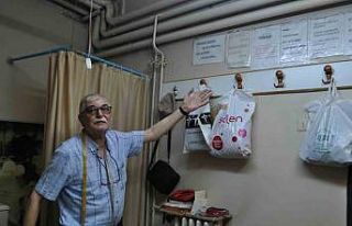 Duyduğu manalı sözlerle dükkânını süsledi