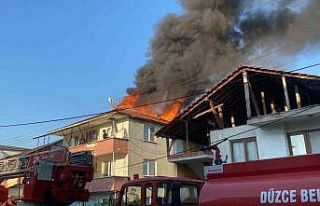 Düzce’de çıkan yangında metruk ev ve iki binanın...