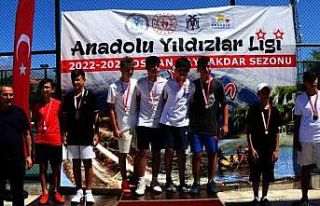 Düzceli tenisçiler yarı finalde