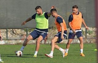 Düzcespor top kapma çalıştı