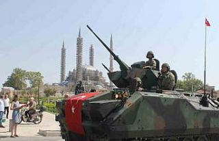 Edirne’de 30 Ağustos töreninde askeri birlikler...