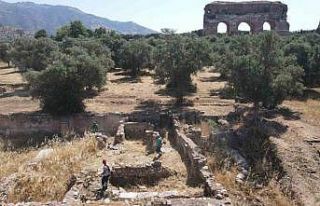 Efeler’den Tralleis kazılarına destek