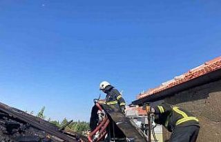 Ekmek pişirmek için yaktıkları ateş evi yaktı,...