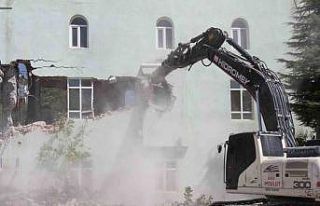 Elazığ’da 50 yıllık caminin yıkımına başlandı