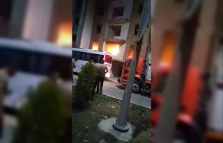 Elazığ’da metruk bina yangını