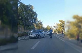 Elazığ’da otomobil ile minibüs çarpıştı:...