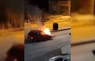 Elazığ’da seyir halindeki araç alev aldı