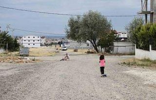 Elektrik var, su var, doğal gaz var ama yol yok