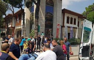 Elektrikli bisiklet otomobille kafa kafaya çarpıştı:...