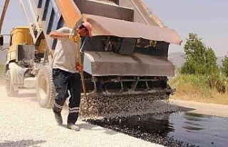 Elmalı-Akçay grup yolunda sathi asfalt çalışması...