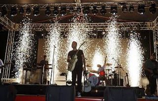 Emir Can İğrek konserini binlerce Yalovalı izledi