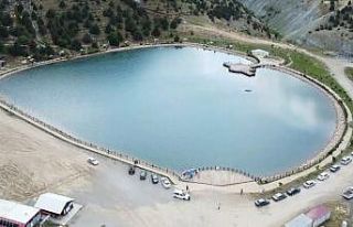 Ergan Dağı, göl manzarasıyla yaz aylarında misafirlerini...