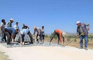 Ergani Belediyesi kilitli parke çalışmalarına...