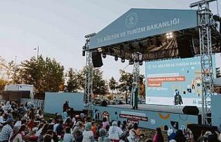 Erzurum’daki festivalden renkli görüntüler