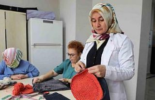 Esenlerde eski kıyafetler üretim atölyesinde dönüşüyor