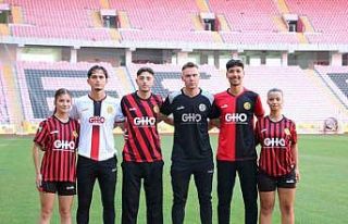 Eskişehirspor’un yeni sezon formalarına ilk 24...