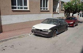 Esrarengiz otomobil merak konusu