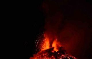 Etna Yanardağı yeniden faaliyete geçti