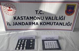 Evinde uyuşturucu madde ile yakalanan iki şüpheli...