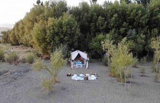 Evlilik tekliflerinin vazgeçilmez mekanı Van Gölü...