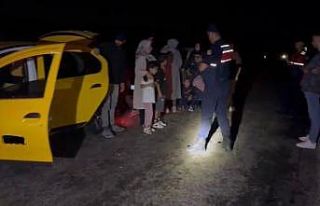 Ezine açıklarında 20 kaçak göçmen ile 2 organizatör...