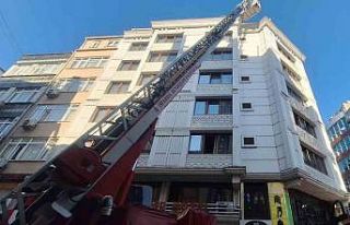 Fatih’te otelin çatısında çıkan yangın paniğe...