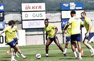 Fenerbahçe, Samsunspor maçı hazırlıklarını...