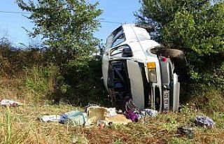 Fındık işçilerini taşıyan minibüs devrildi:...