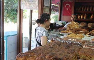 Fırıncıların sıcak havalarda zorlu mesaisi