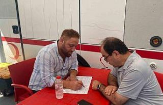 Gazeteciler azalan kan stoklara destek vermek için...