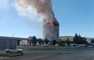 Gaziantep’te 17 katlı eski otelde yangın