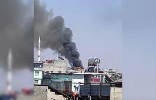 Gaziantep’te evin çatısında çıkan yangın korkuttu