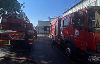 Gebze’de boya fabrikasının deposunda çıkan yangın...