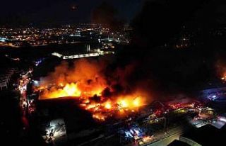 Geceyi aydınlatan yangın 8 saat sonra kontrol altına...