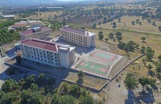 Gediz Meslek Yüksekokulu 11 bölümü ile yeni öğrencilerini...