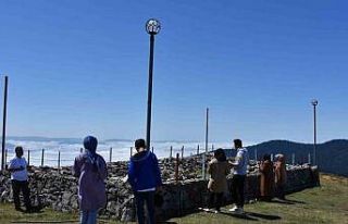 Gelenek bozulmadı, şehitler zirvede dualarla anıldı