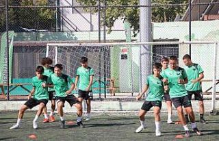 Genç horozlar çift kalede ter attı