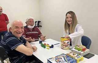 Geriatri Atölyesi’nde yaşlılara destek olunuyor