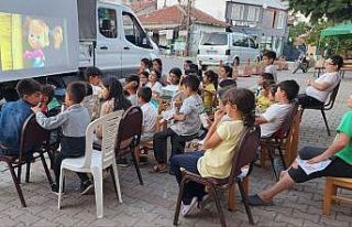 Gezici kütüphane aracı bin çocukla buluştu