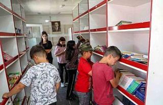 Gezici Kütüphane Hem Eğlendiriyor Hem Öğretiyor