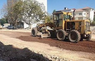 Gölbaşı Belediyesi hasarlı yolları onarıyor